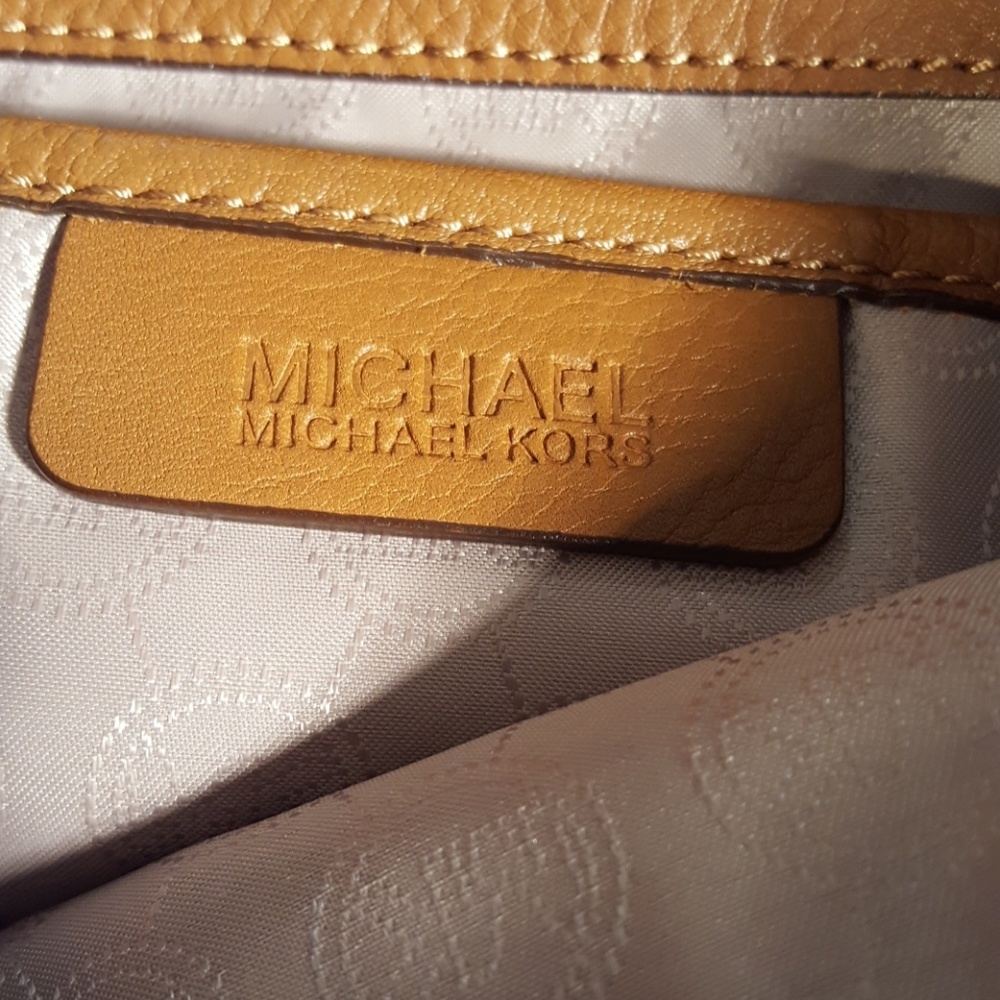 🌻SOLD🌻EUC Michael by Michael Kors shoulder bag - Picture 6 of 8
